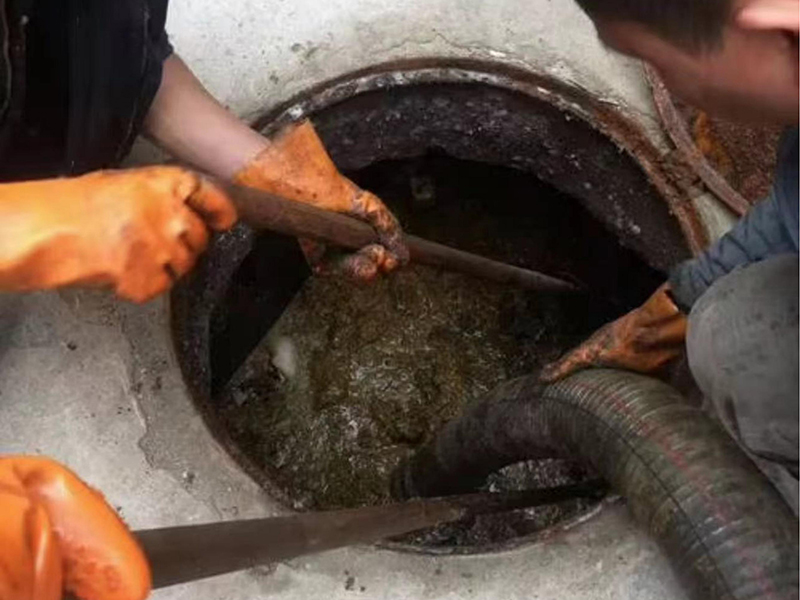 昭平清理化粪池时如何避免沼气的危害?